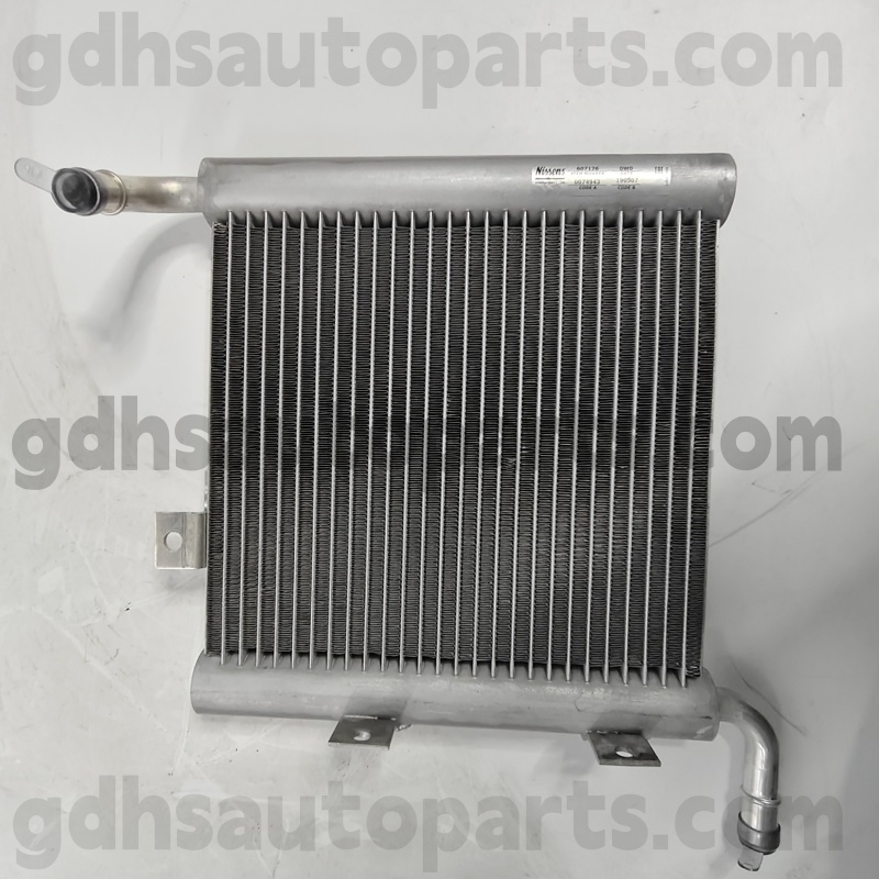 607176 Assemblage du radiateur Nissens pour Range Rover Velar OE NO. LR140296